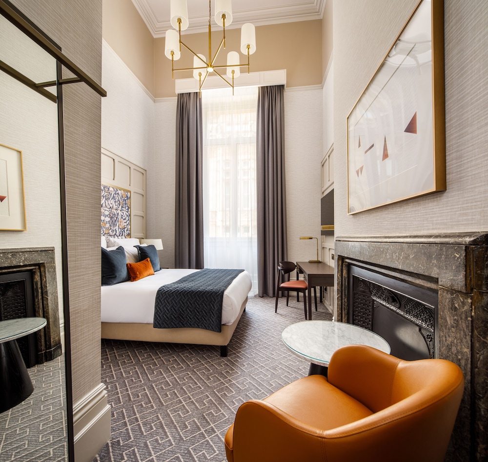 Suite, 1 King Bed photo 3