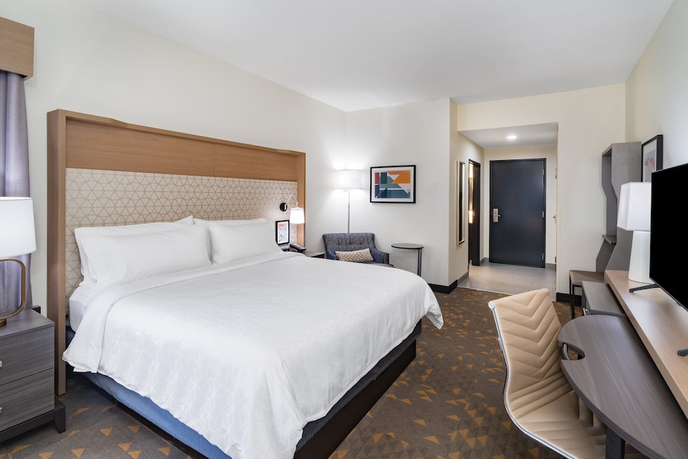 Standard Room, 1 King Bed (Walk-In Shower) - Photo 1