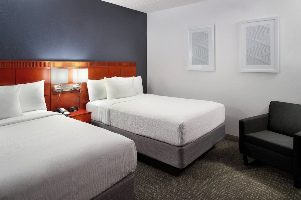 Suite, 1 Bedroom - Photo 1