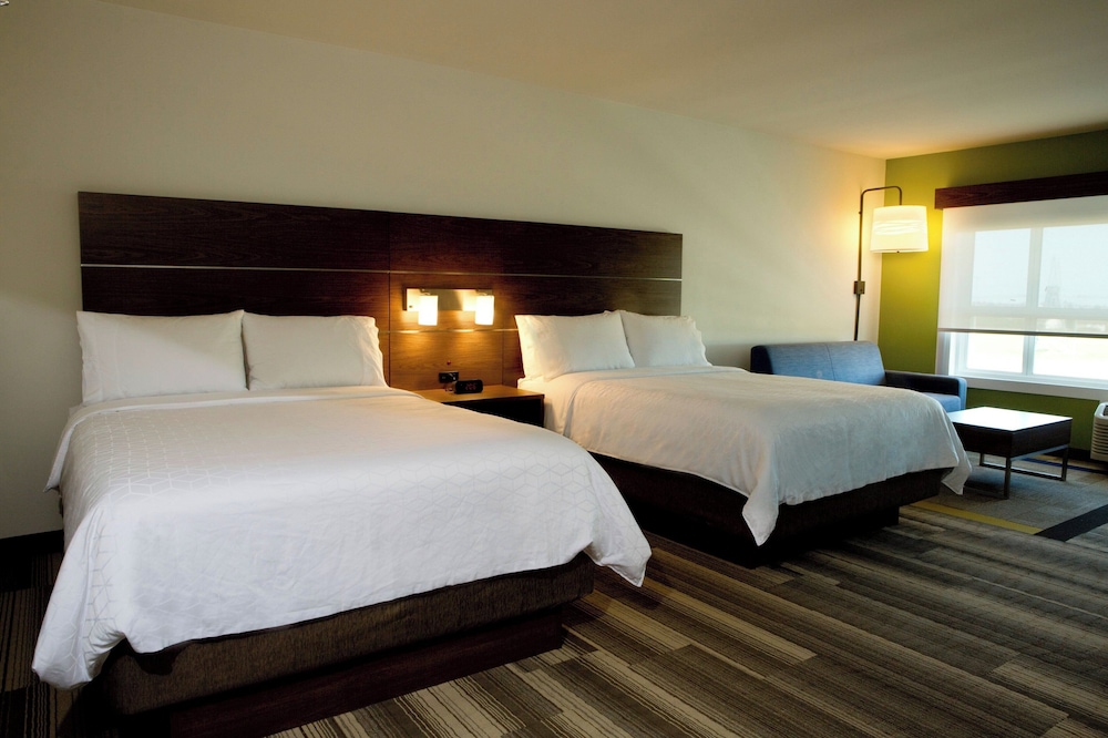 Standard Room, Multiple Beds - Photo 4