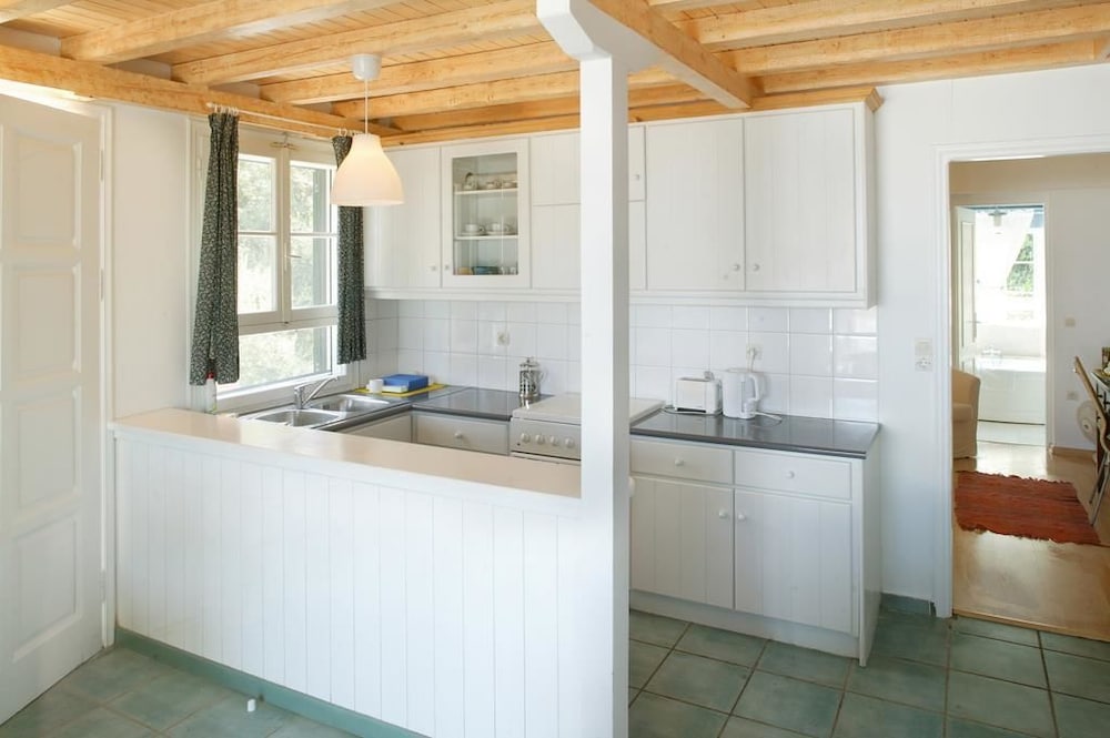 Comfort Villa, 2 Bedrooms (Thalia) photo 3