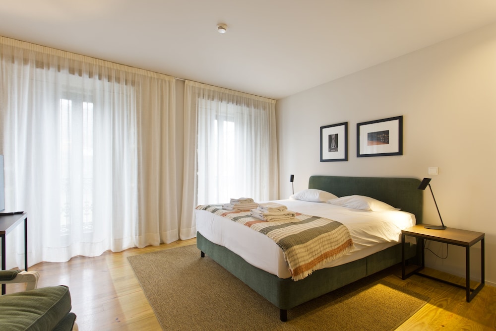 Deluxe Studio, 1 Queen Bed