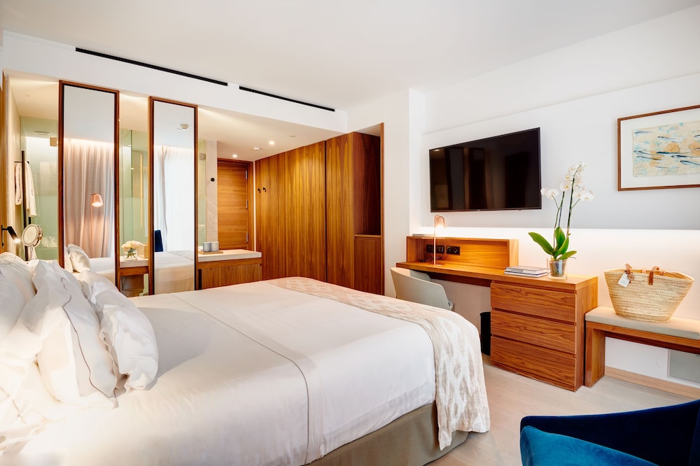 Standard Room (Parking and Spa Access)