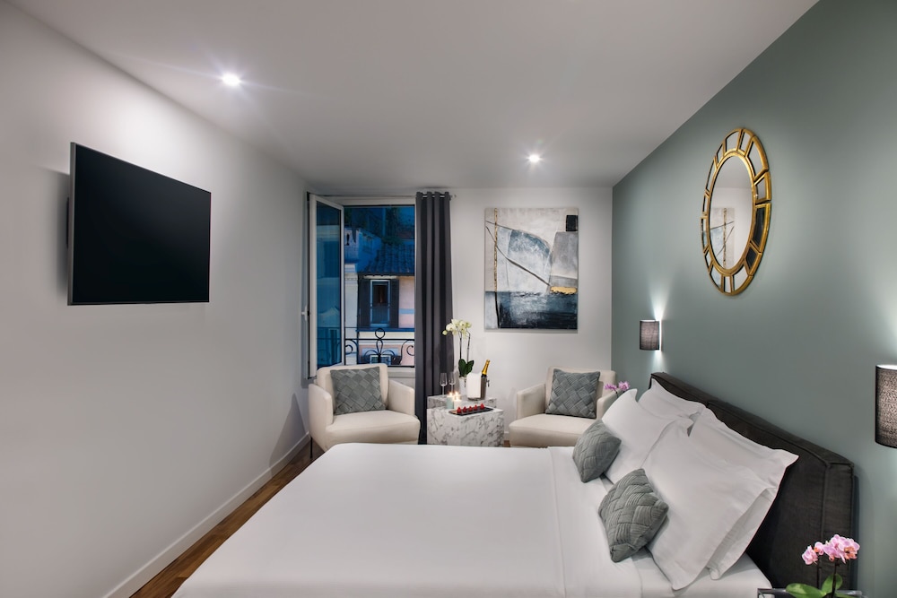 Superior Room, 1 King Bed with Sofa bed, Non Smoking, City View photo 1