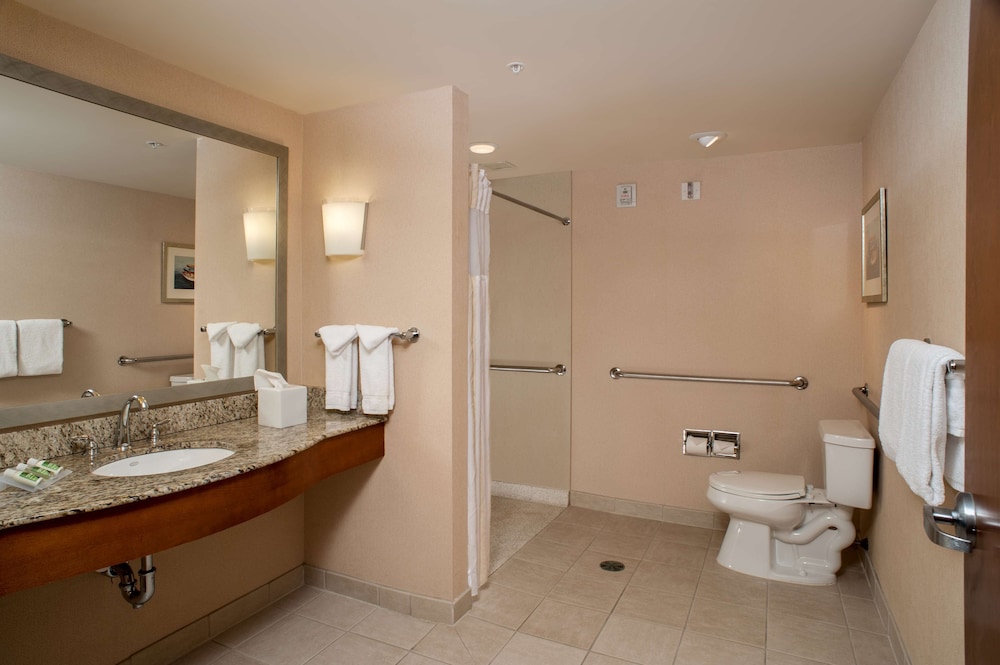 Room, 2 Queen Beds, Accessible (Roll-in Shower) - Photo 3