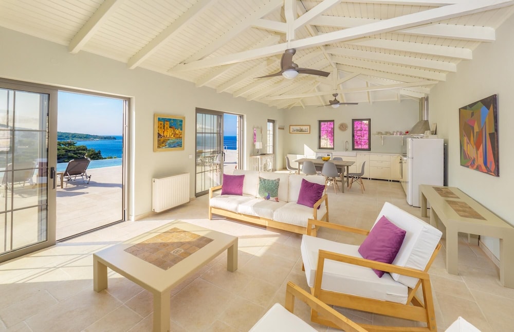 Villa photo 1
