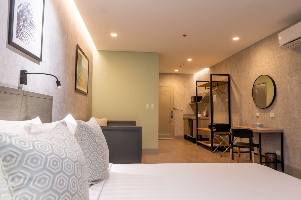 Executive Suite - Photo 3