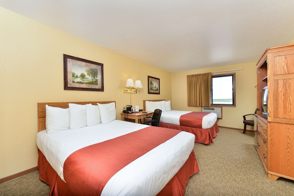 Room, 2 Queen Beds, Non Smoking (Pet Friendly) - Photo 2