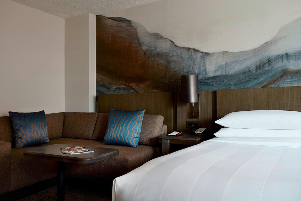 Club Room, 1 King Bed - Photo 1