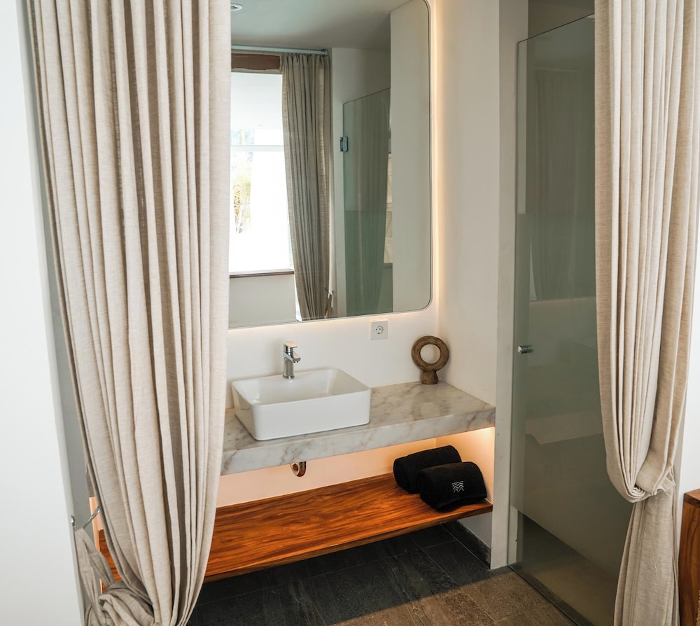 Deluxe Double Room, 1 Queen Bed, Pool View