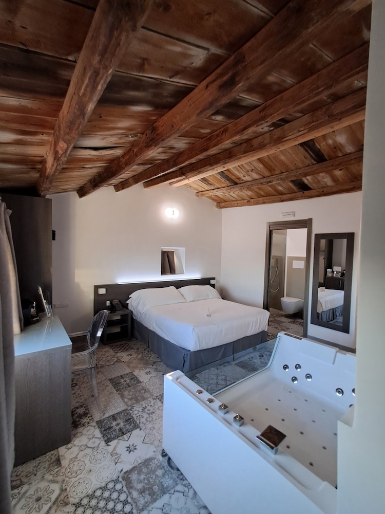 Family Cabin, Multiple Beds