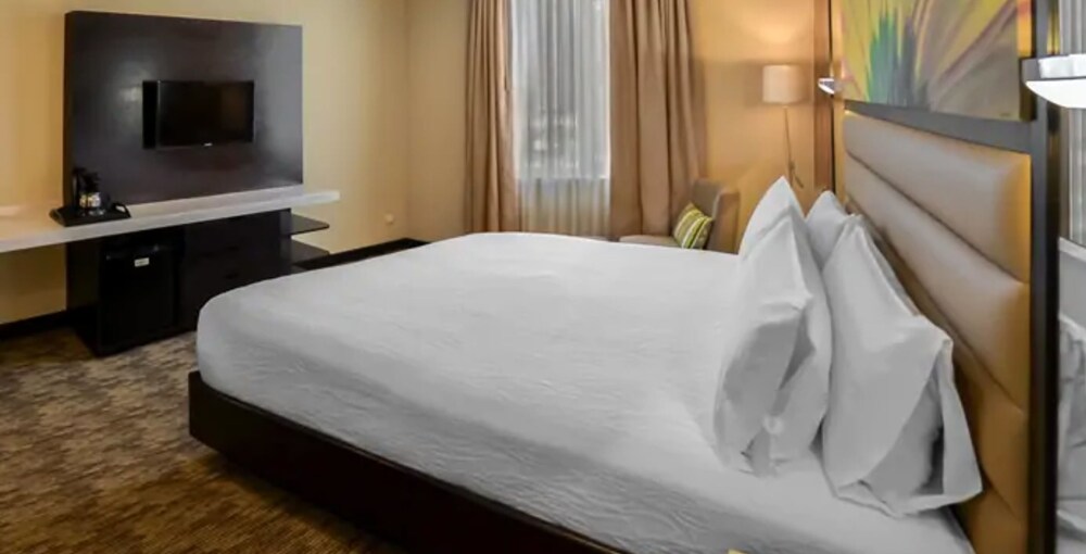 Junior Suite, 1 King Bed, City View - Photo 3