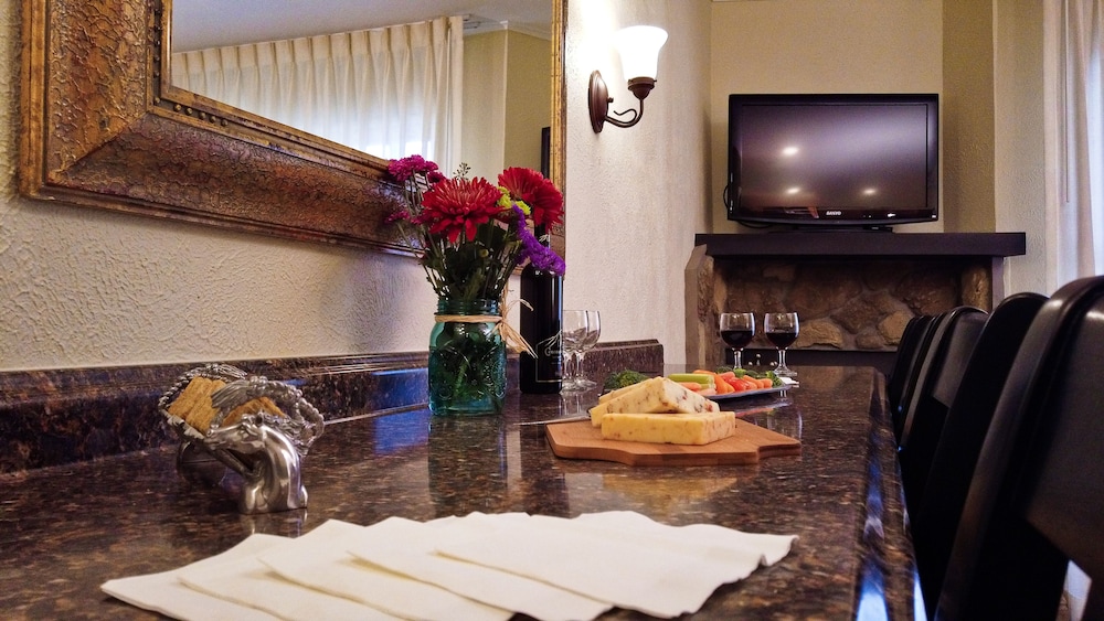 Suite, 3 Bedrooms