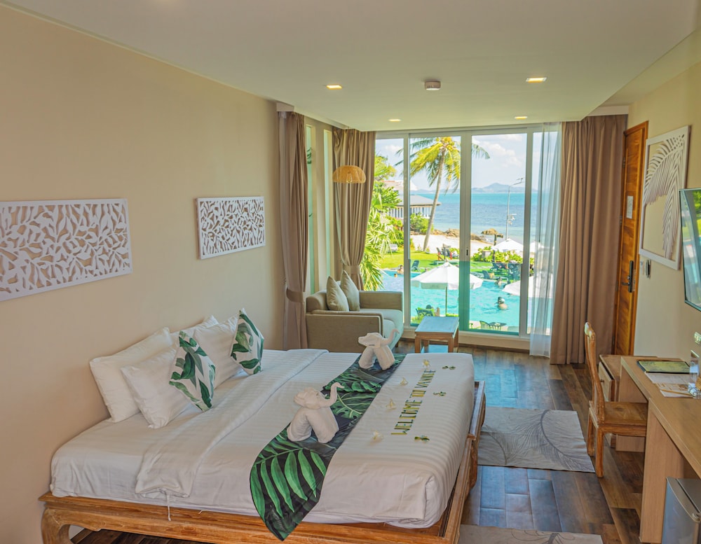 Deluxe Beach Front Villa - Photo 8