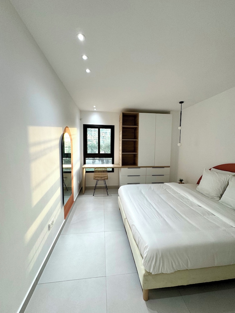 Signature Suite