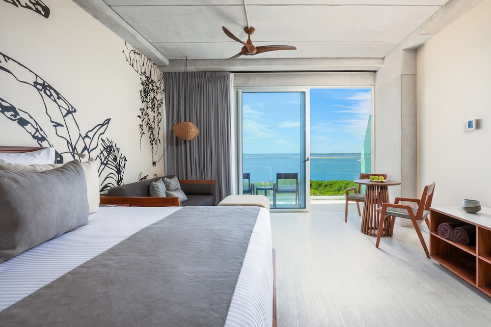 Vantage Club Junior Suite Bay View Double Bed - Photo 6