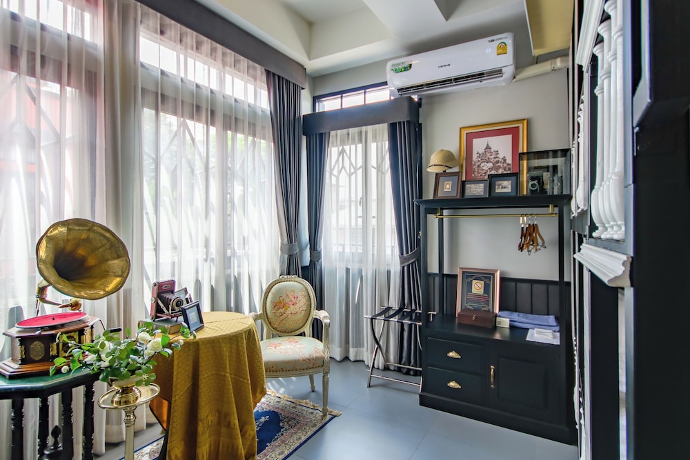 Family Room photo 3