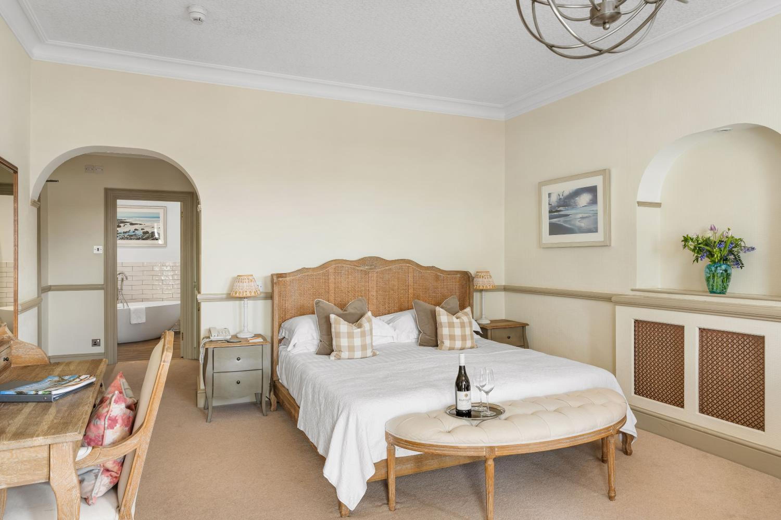 Deluxe Suite Bay Room photo 3