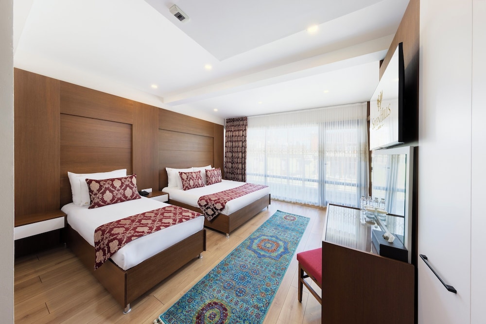 Deluxe Family Suite photo 1