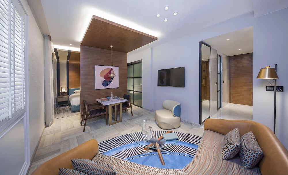 Andaz Family Studio