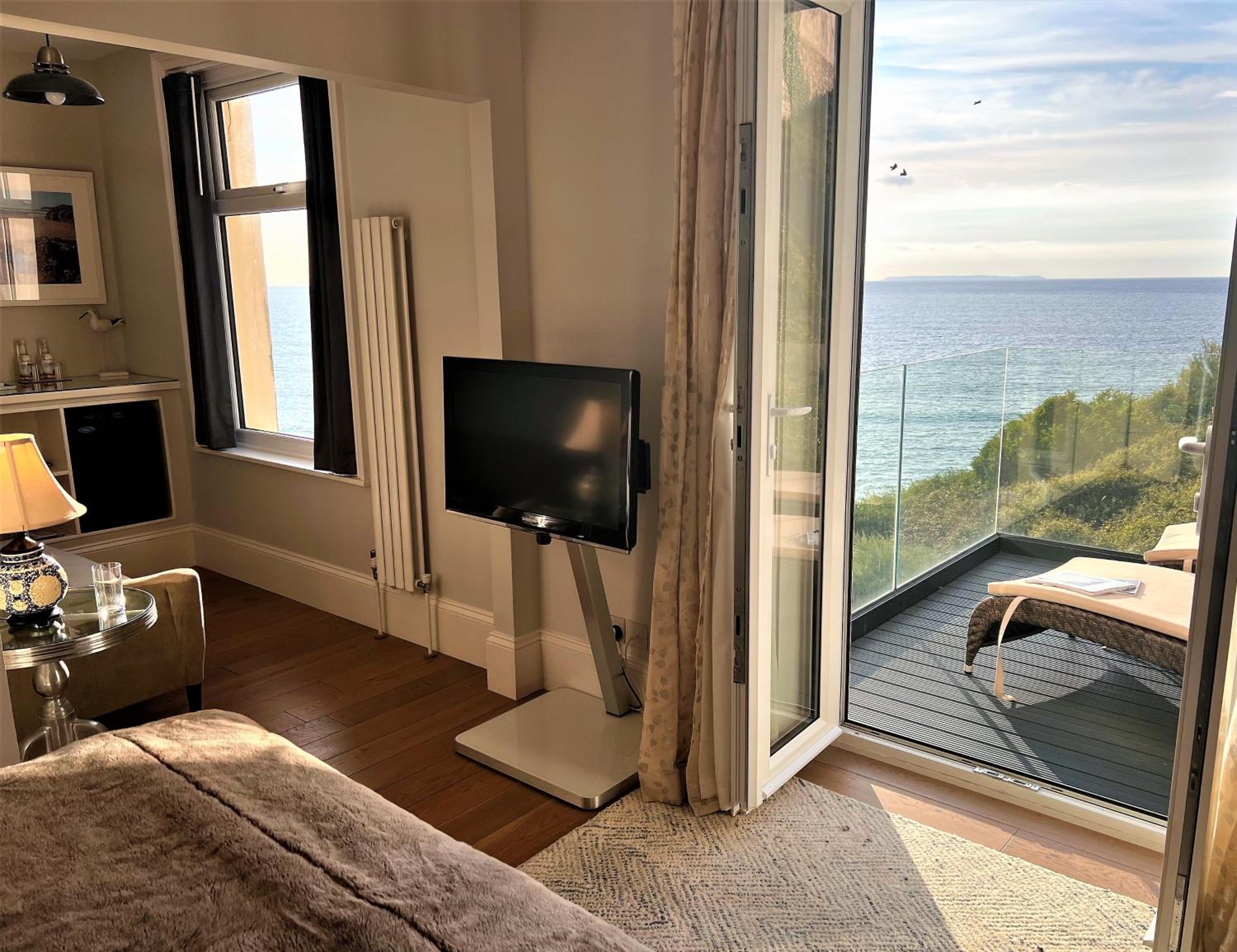 Deluxe Suite with Sea View photo 2
