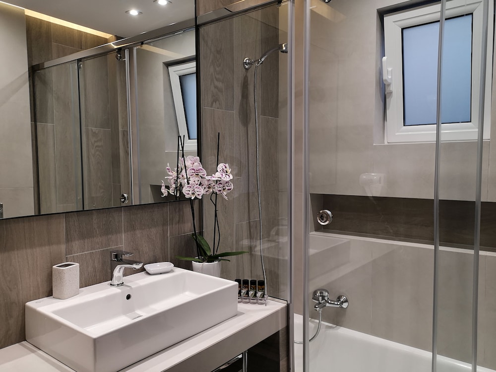 Luxury Suite - Photo 2