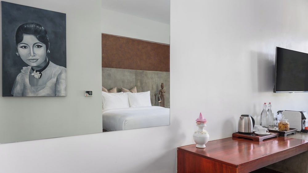Deluxe King Room Free Laundry + Daily 60Min Massage + Mini Bar + Airport Pick-Up - Photo 3
