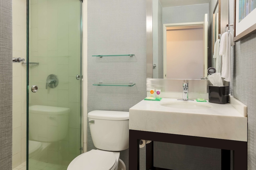 Room, 1 King Bed (High Floor) - Photo 4