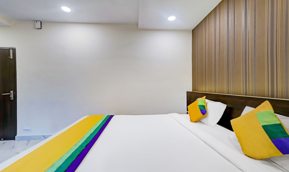 Deluxe Room - Photo 5
