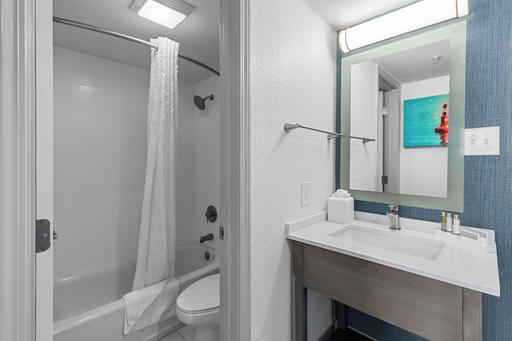 Schooner Oceanfront Deluxe Junior Suite - Photo 9