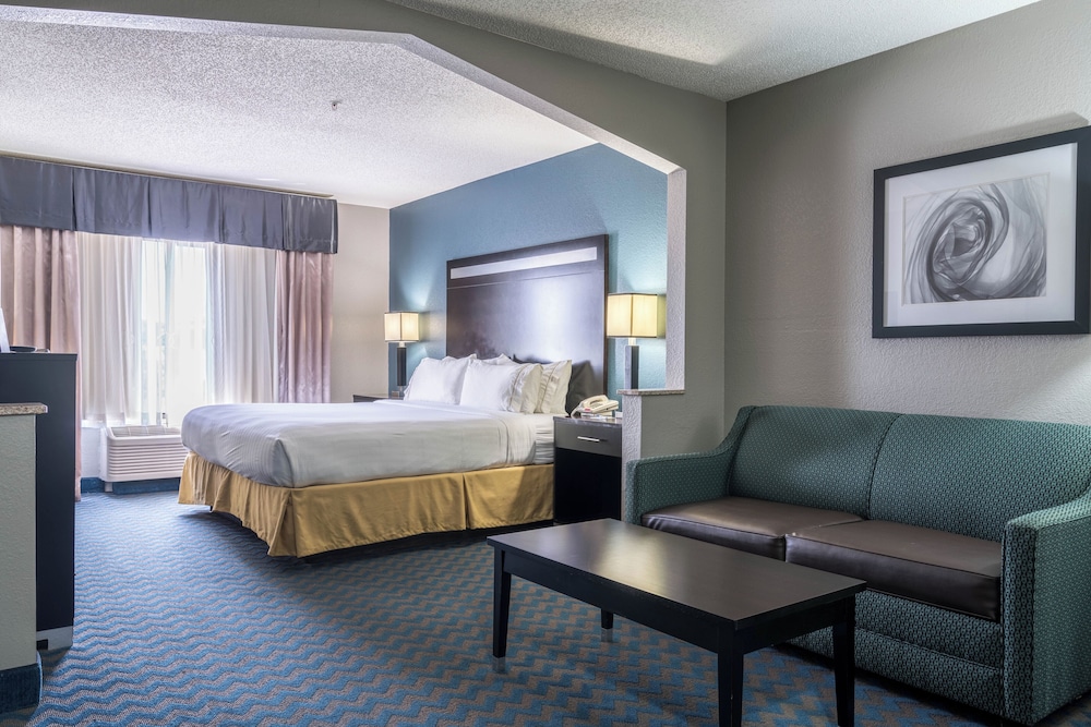 Suite, Multiple Beds - Photo 9