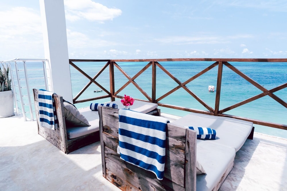 Royal Room, Hot Tub, Ocean View