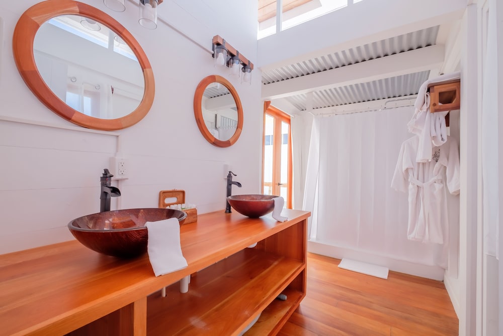 Superior Villa, 1 Queen Bed, Canal View (Cakora Canal Front 1 Bed Loft Villa) photo 2