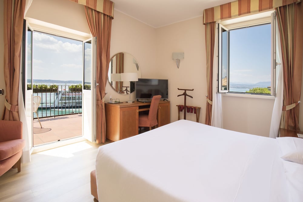 Double Room, Balcony, Lake View - Photo 1