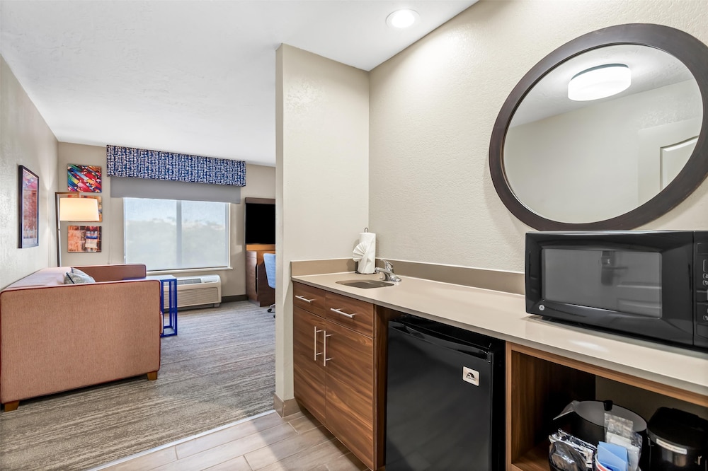 Studio Suite, 1 King Bed, Non Smoking - Photo 2