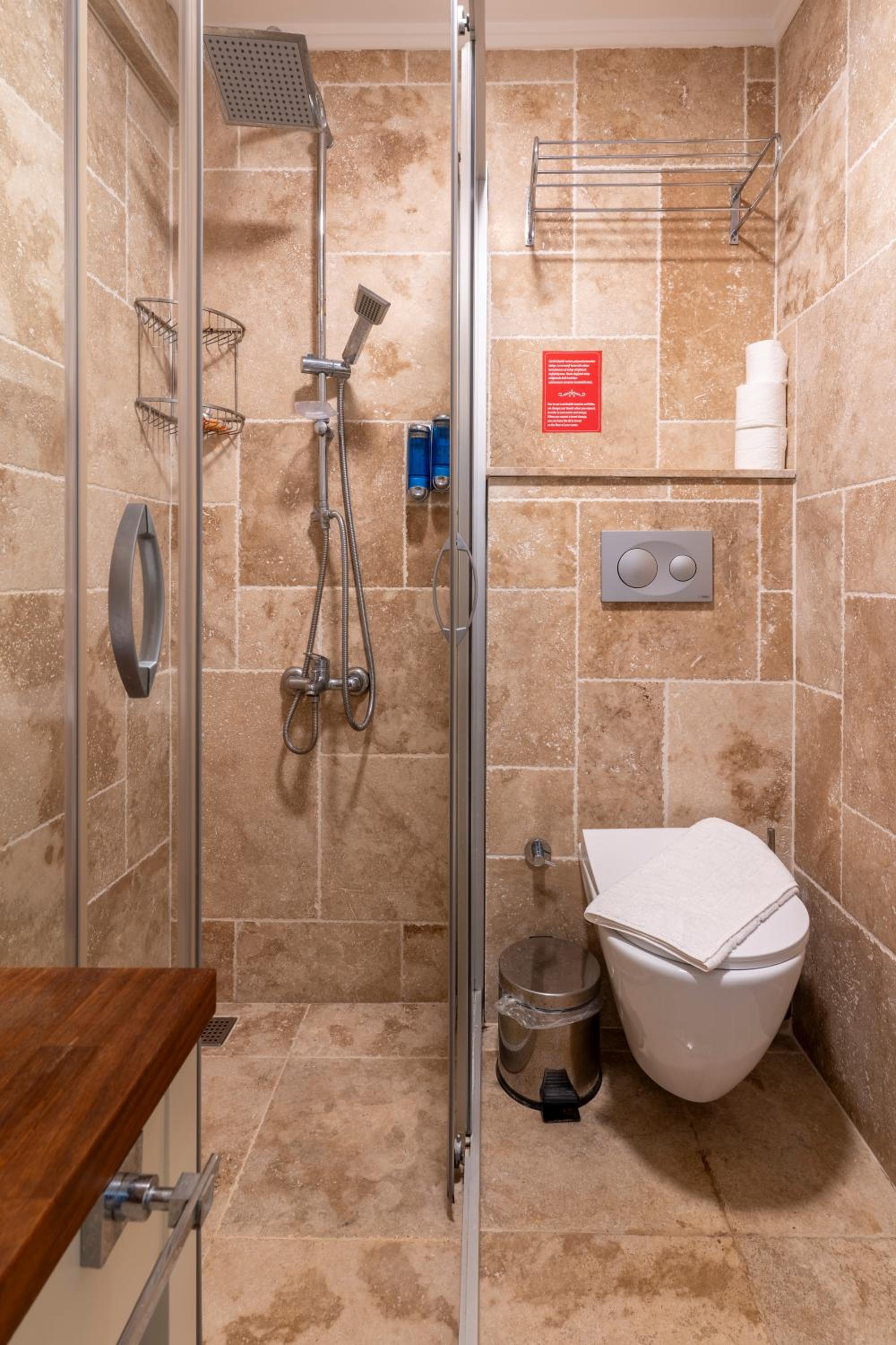 Standard Twin Room with Shared Bathroom photo 2