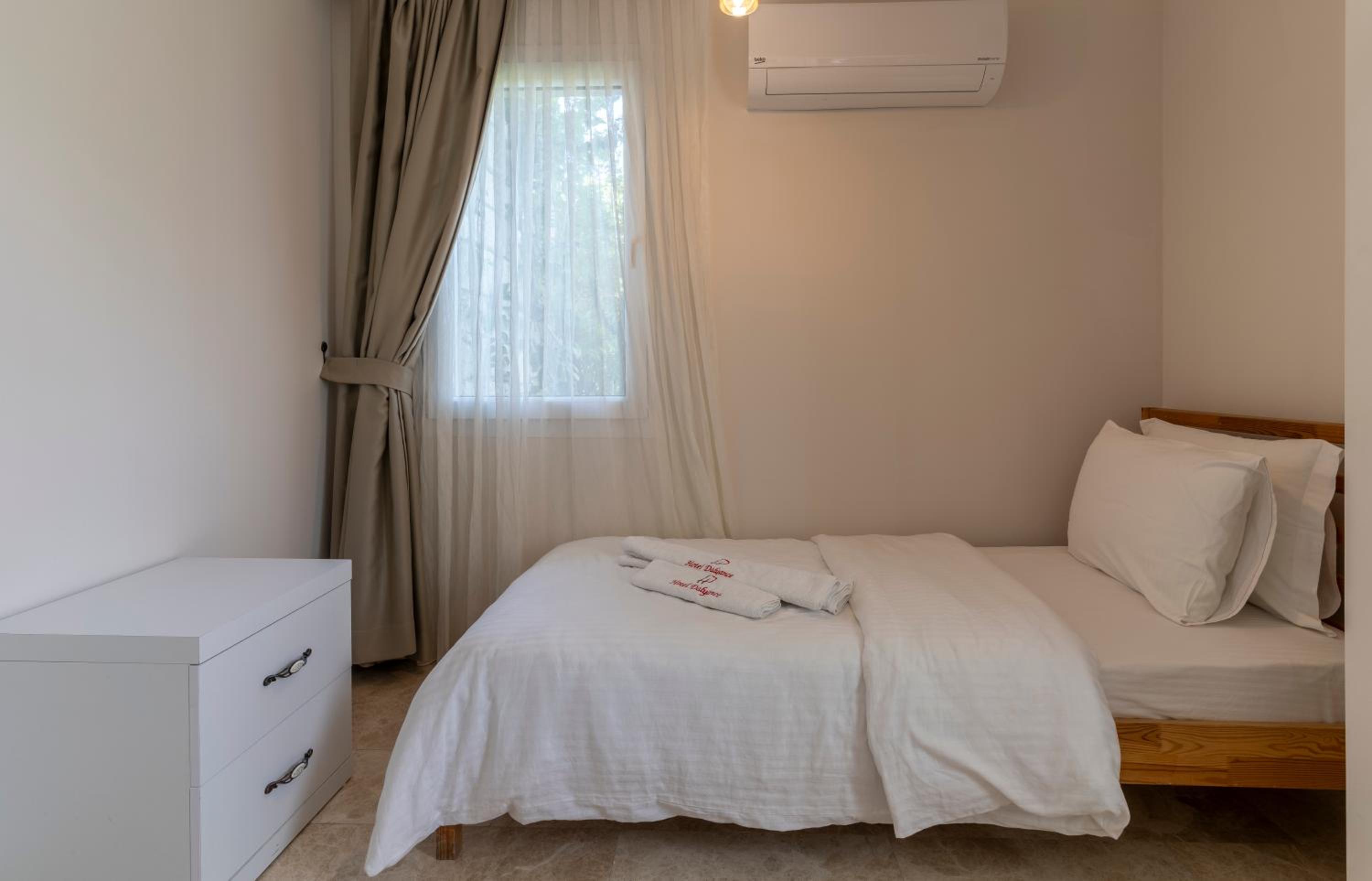 Classic Triple Room - Photo 9