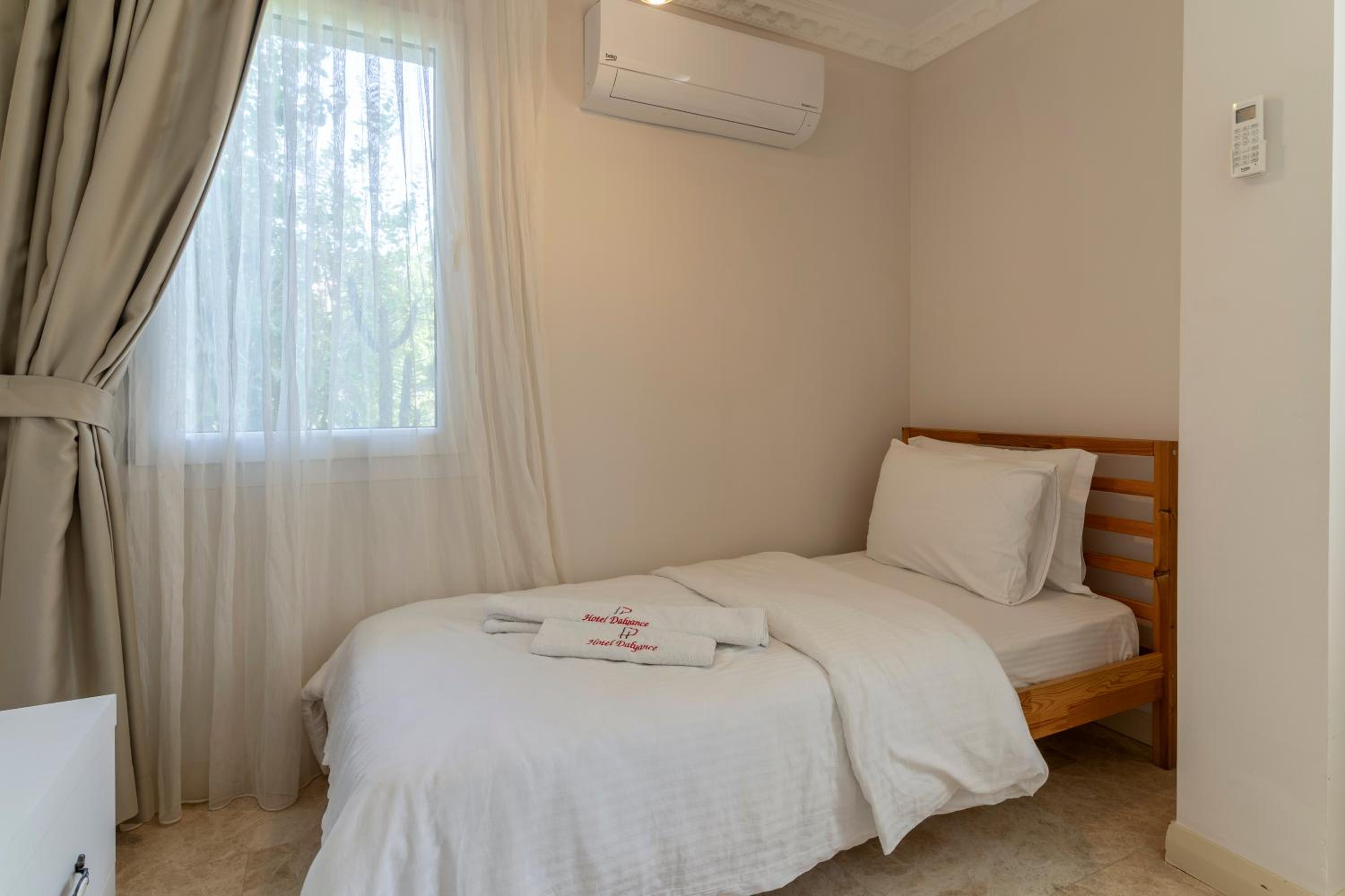 Classic Triple Room - Photo 8