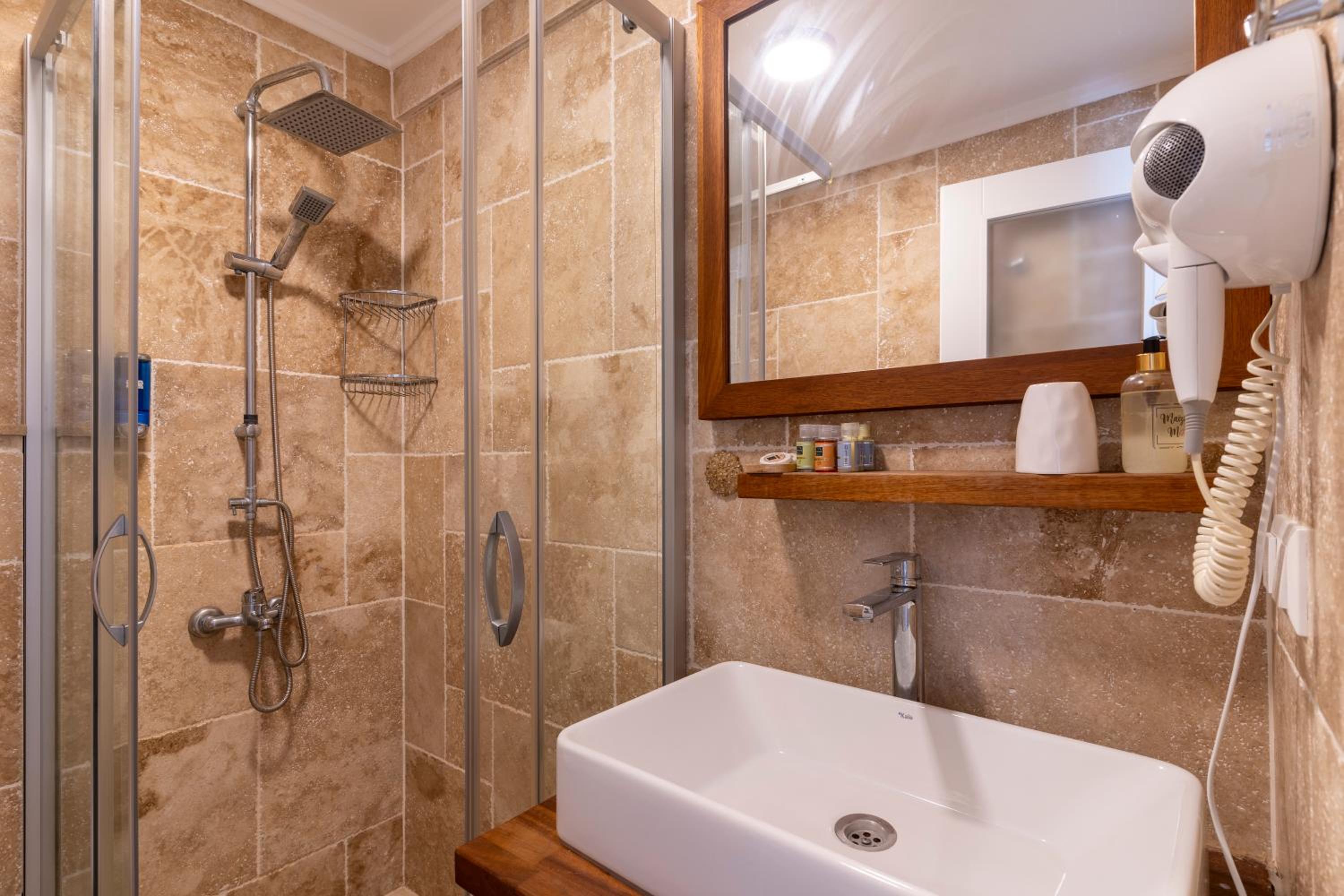 Classic Triple Room - Photo 2