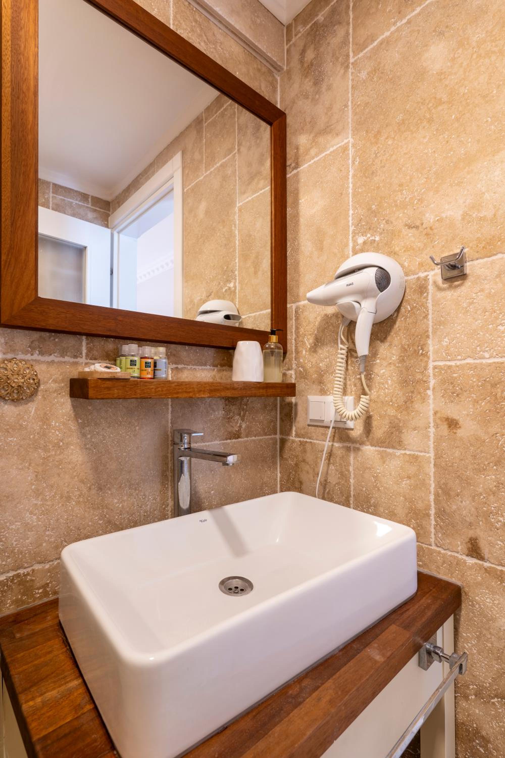 Classic Triple Room - Photo 3