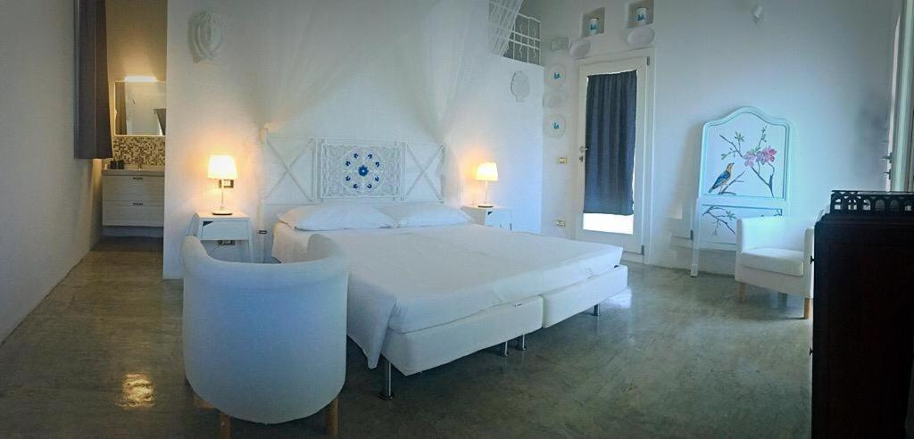 Deluxe King Room photo 3