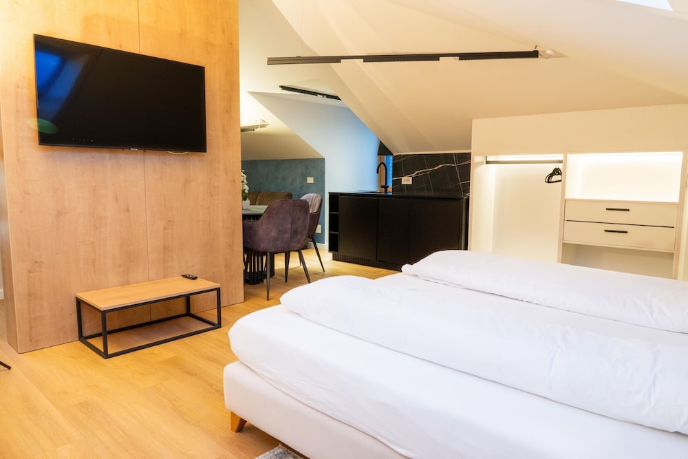 Premium Studio Suite, 1 Bedroom, City View photo 3