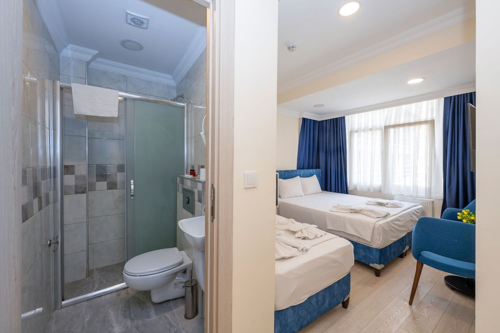 Family Triple Room photo 3