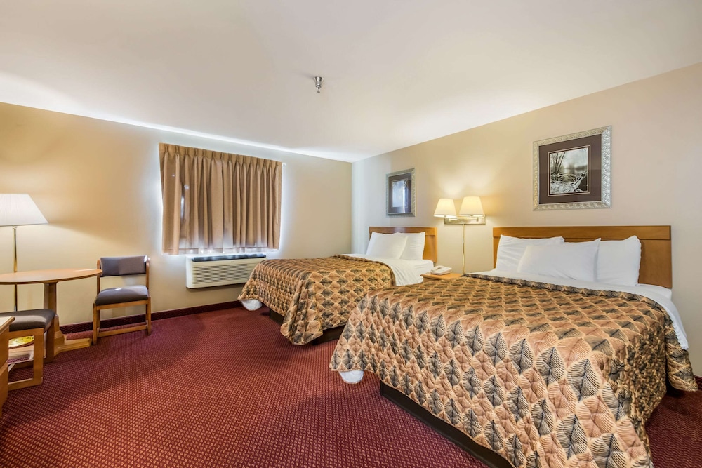 Standard Room, 2 Double Beds, Non Smoking (No Pets Allowed) - Photo 1