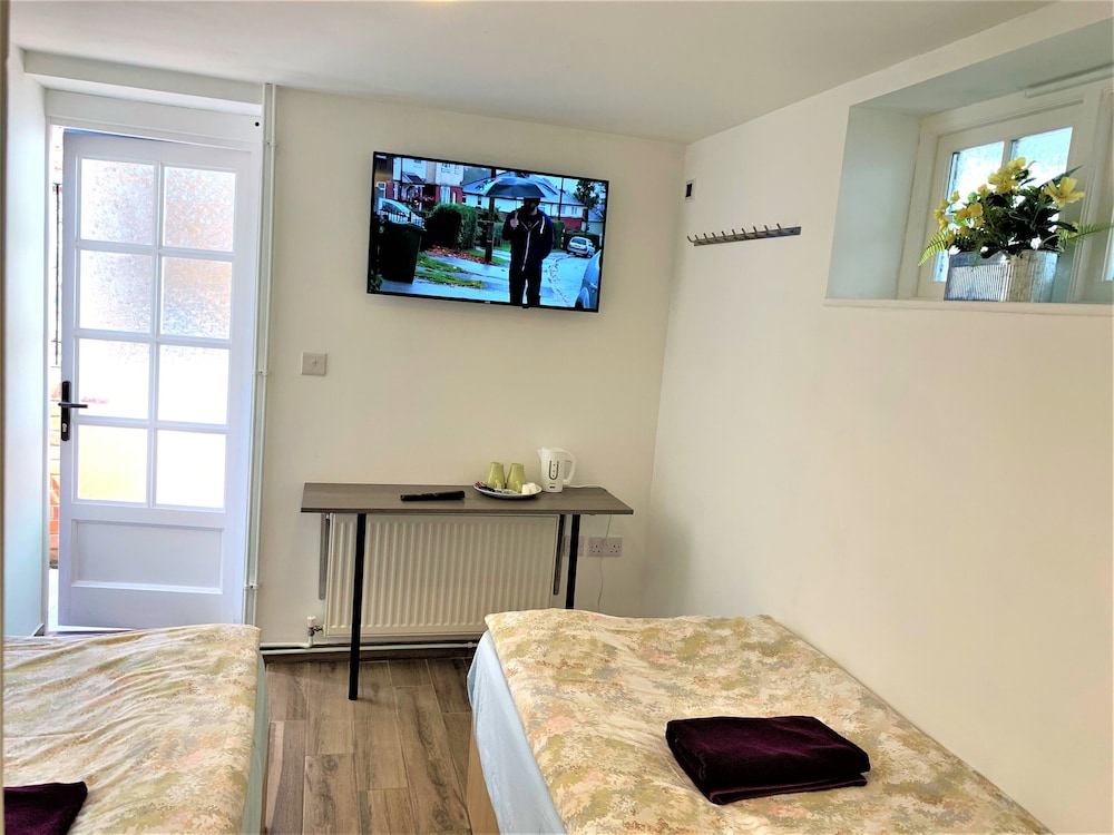 Single Room, Ensuite photo 2