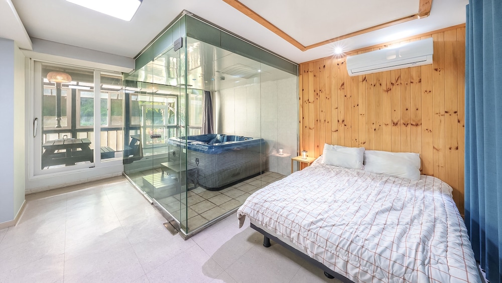 Basic Room, 1 Bedroom (A101 (Private BBQ / Jet Spa))