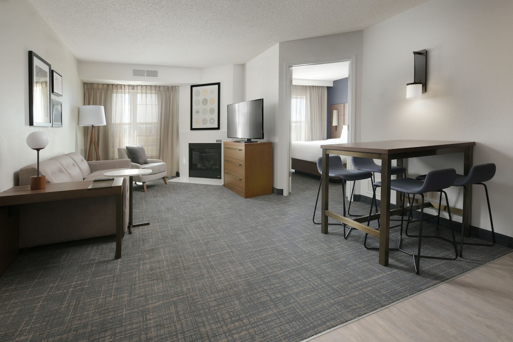 Superior Suite, 1 King Bed with Sofa bed (One Bedroom), photo 6