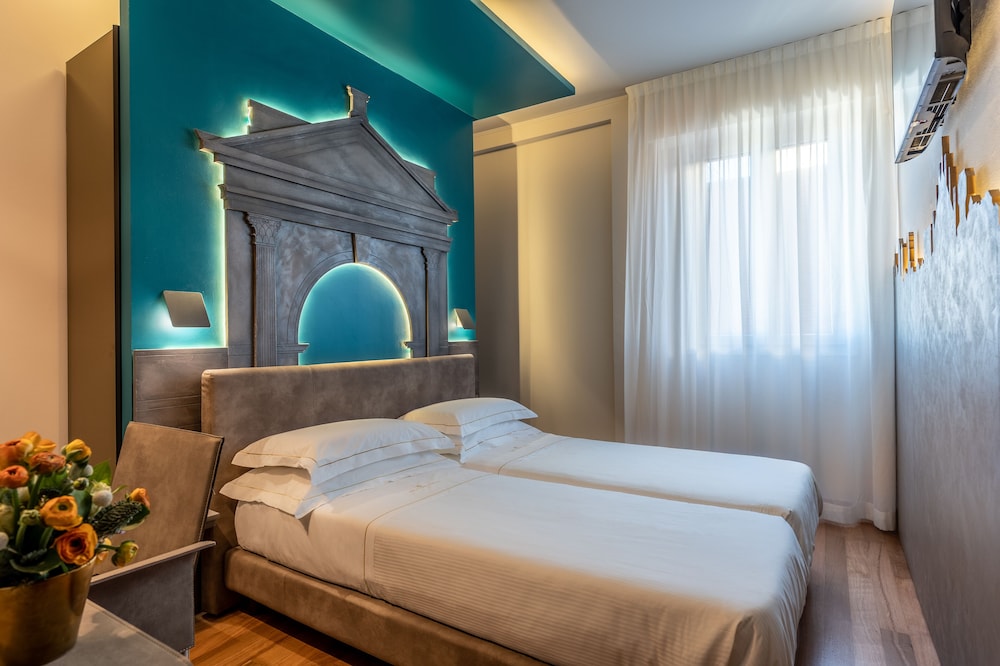 Superior Double Room Single Use, 1 Double Bed, Tower thumbnail 6