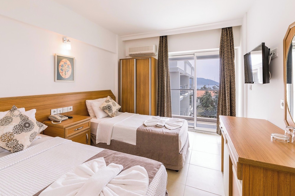 Superior Double or Twin Room photo 3