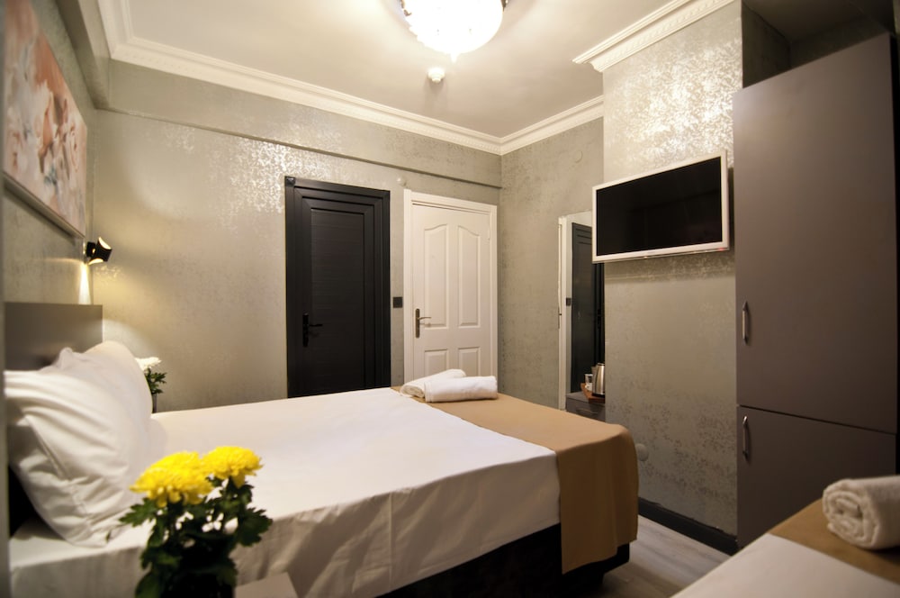 Classic Triple Room photo 2